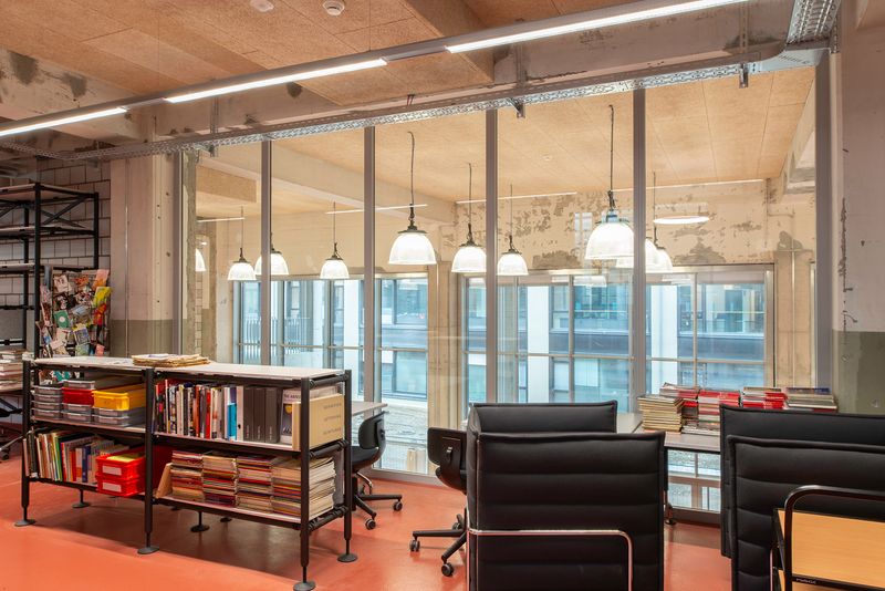 Kantonales Schulprovisorium und Schule für Gestaltung im Bernapark, Stettlen – Büros – Aebi & Vincent Architekten SIA AG, Fotografie: Adrian Scheidegger